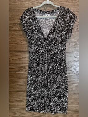 Worthington Black and White Printed V-Neck Sheath Dress